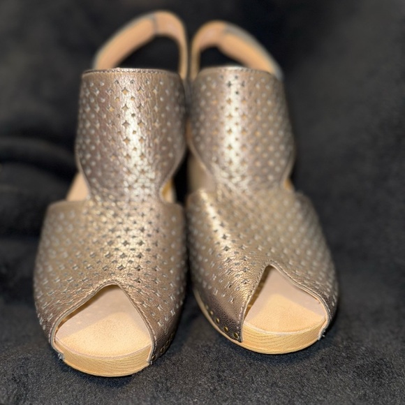 Dansko Silver Sandals with Perforated Upper and Slingback new* - Picture 3 of 16